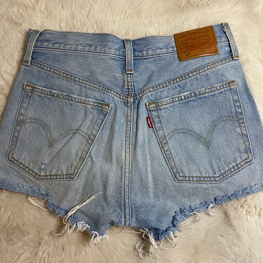 Levi’s 501 Shorts - Size 26 - Picture 4 of 6